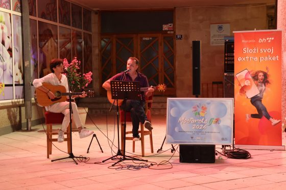Muzički nastup „Pjevajte sa nama“ ispunio Fejićevu ulicu muzikom i dobrom energijom